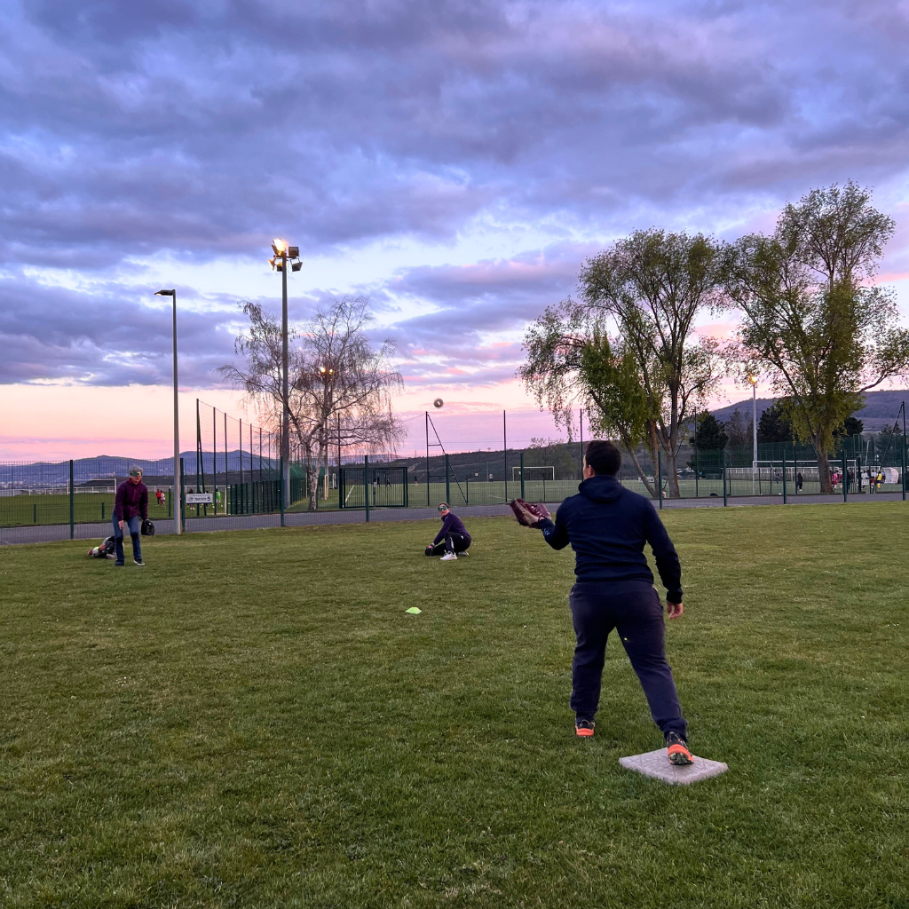 Photo montrant un entrainement de Blind Baseball (baseball aveugle).