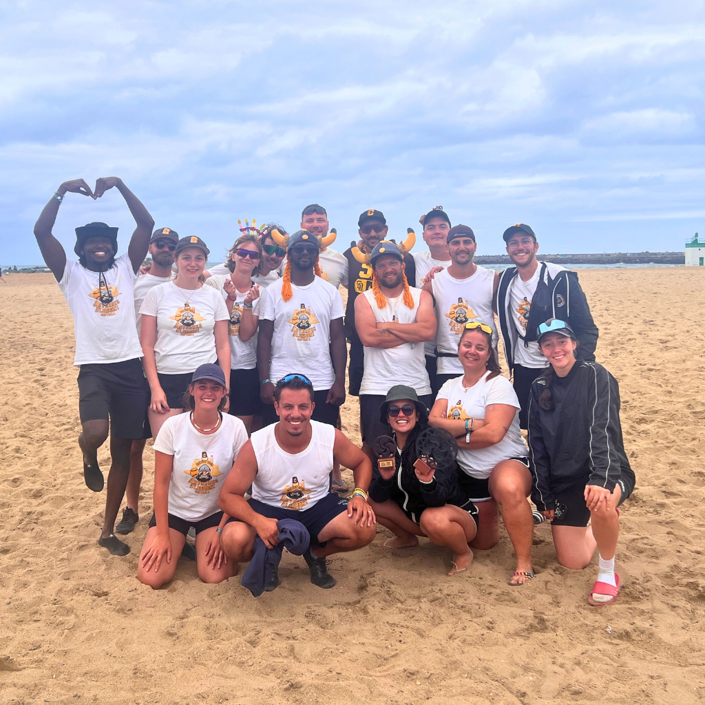 Une photo de notre équipe de softball mixte présente lors du Tournoi des Plages à Anglet en 2025.